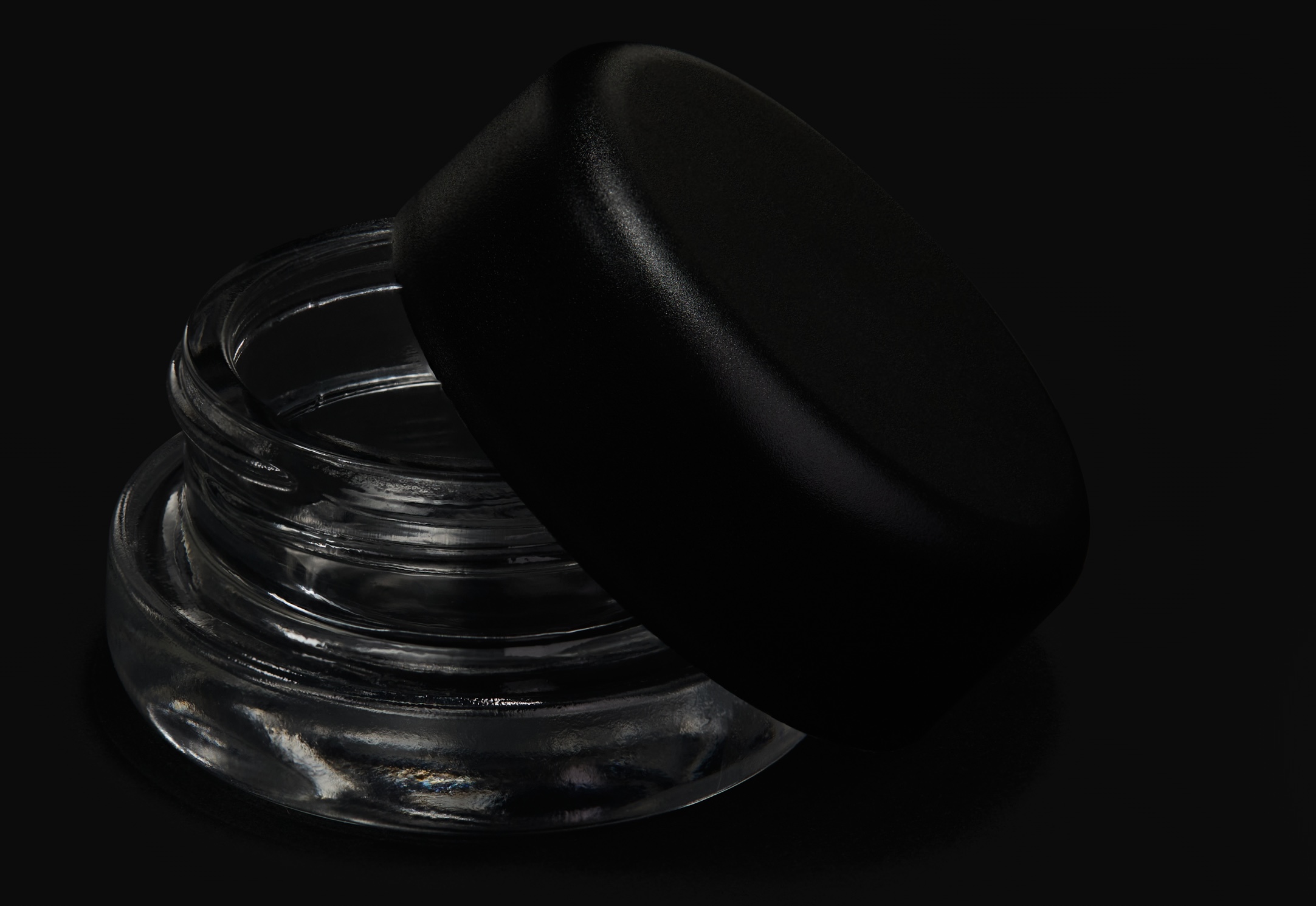 Child resistant concentrate jar with black lid and clear glass body